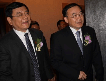 國(guó)家質(zhì)檢總局副局長(zhǎng)劉平均，河南省副省長(zhǎng)徐濟(jì)超進(jìn)入會(huì)場(chǎng)
